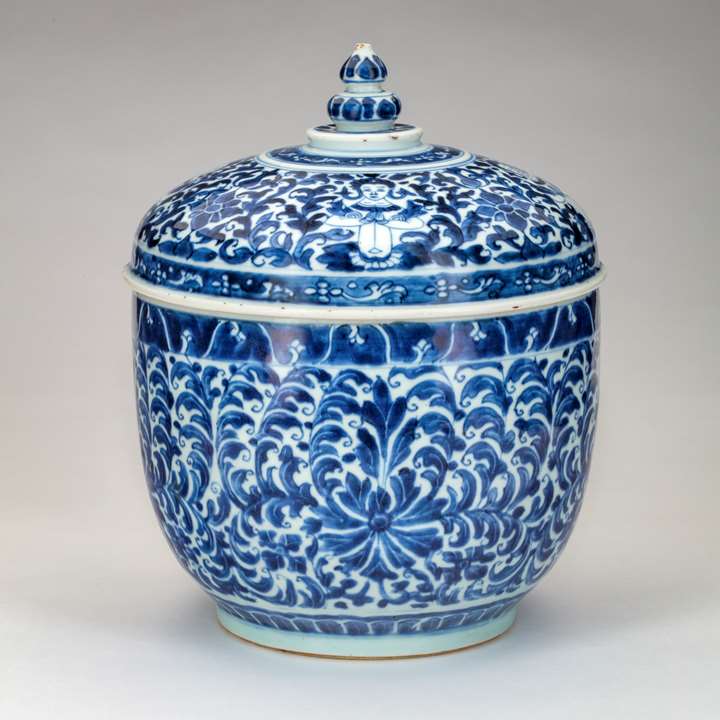 Chinese pot and cover for the Thai market